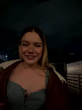 Snapshot of NicoleCut chatting on October 2025 11:17:01 PM NicoleCut online show from October 2025 11:17:01 PM