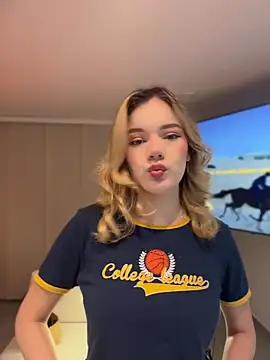 NicoleCut online show from March 2026 11:16:02 PM