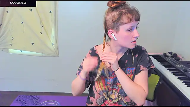 Snapshot of _hellostormy_ chatting on April 2026 05:21:01 PM hellostormy online show from April 2026 05:21:01 PM