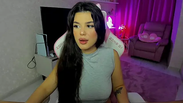 Snapshot of AlluringAriel chatting on November 2025 06:24:02 PM AlluringAriel online show from November 2025 06:24:02 PM