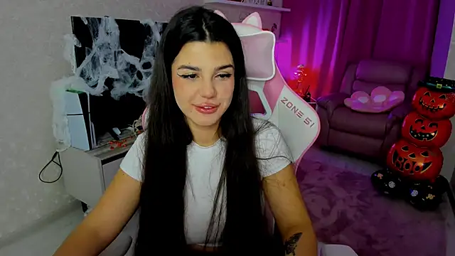 Snapshot of AlluringAriel chatting on November 2025 07:19:01 PM AlluringAriel online show from November 2025 07:19:01 PM