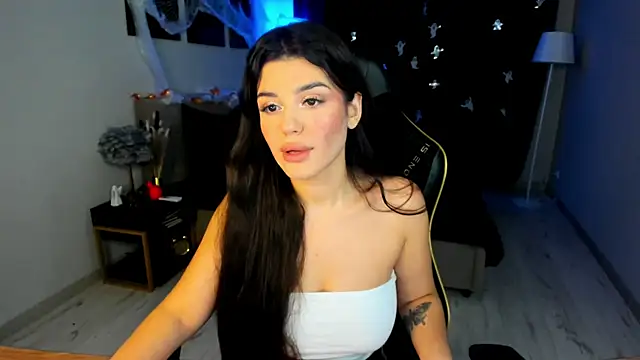 Snapshot of AlluringAriel chatting on October 2025 07:24:01 PM AlluringAriel online show from October 2025 07:24:01 PM