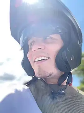 Snapshot of adam-rivera chatting on September 2025 03:50:01 PM adam-rivera online show from September 2025 03:50:01 PM