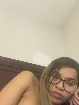 Snapshot of 1prettygem chatting on January 2025 12:43:02 PM 1prettygem online show from January 2025 12:43:02 PM