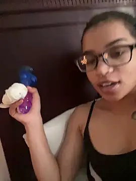 Snapshot of 1prettygem chatting on December 2024 01:47:01 PM 1prettygem online show from December 2024 01:47:01 PM