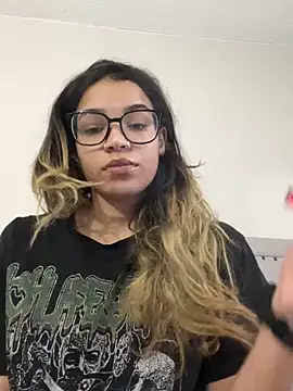 Snapshot of 1prettygem chatting on March 2025 08:10:02 PM 1prettygem online show from March 2025 08:10:02 PM