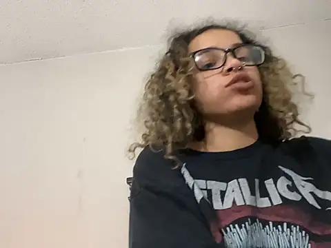 Snapshot of 1prettygem chatting on December 2024 12:52:01 AM 1prettygem online show from December 2024 12:52:01 AM