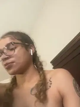 Snapshot of 1prettygem chatting on February 2025 05:40:02 PM 1prettygem online show from February 2025 05:40:02 PM