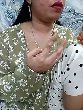 Snapshot of Haniya-143 chatting on February 2026 10:07:01 PM Haniya-143 online show from February 2026 10:07:01 PM