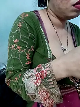 Snapshot of Haniya-143 chatting on December 2025 09:26:02 PM Haniya-143 online show from December 2025 09:26:02 PM