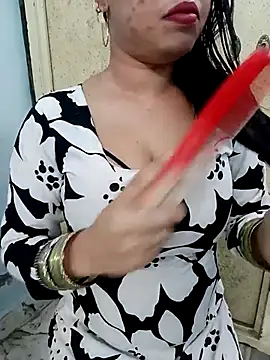 Snapshot of Haniya-143 chatting on December 2025 10:58:02 PM Haniya-143 online show from December 2025 10:58:02 PM