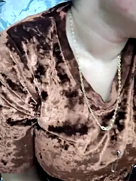 Snapshot of Haniya-143 chatting on February 2026 10:53:02 PM Haniya-143 online show from February 2026 10:53:02 PM