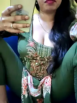 Snapshot of Haniya-143 chatting on October 2025 01:17:01 AM Haniya-143 online show from October 2025 01:17:01 AM