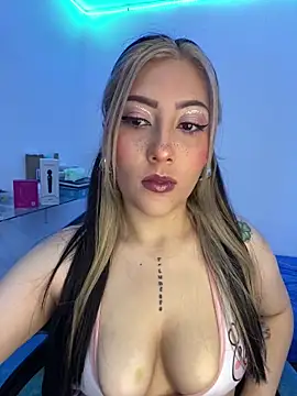 Luna SofiaXX online show from May 2026 10:32:02 PM