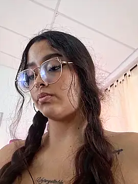 Snapshot of Ariana_Pierce chatting on June 2026 03:10:02 PM Ariana Pierce online show from June 2026 03:10:02 PM