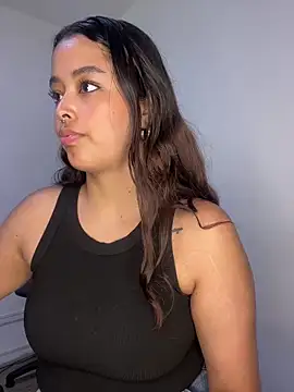 Snapshot of Ariana_Pierce chatting on May 2026 02:19:02 PM Ariana Pierce online show from May 2026 02:19:02 PM