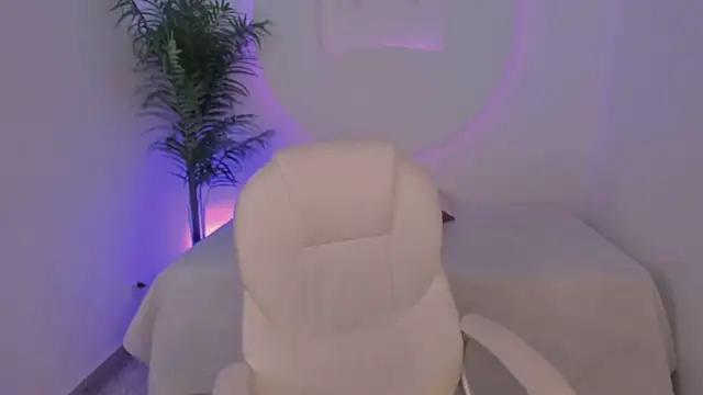 Snapshot of Ariana_Pierce chatting on December 2025 12:32:02 PM Ariana Pierce online show from December 2025 12:32:02 PM