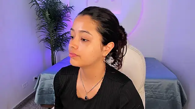 Snapshot of Ariana_Pierce chatting on December 2025 12:30:03 PM Ariana Pierce online show from December 2025 12:30:03 PM