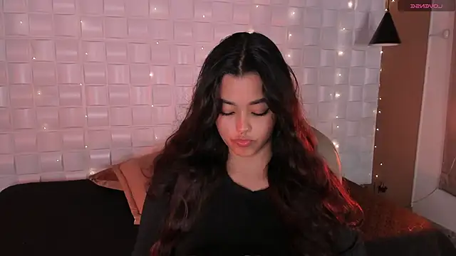 Snapshot of Ariana_Pierce chatting on May 2026 03:45:02 PM Ariana Pierce online show from May 2026 03:45:02 PM