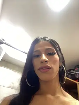 Snapshot of Nicol_ofi24 chatting on October 2025 05:35:02 PM Nicol ofi24 online show from October 2025 05:35:02 PM
