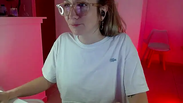 Snapshot of CabledHeredity chatting on November 2025 03:45:02 PM CabledHeredity online show from November 2025 03:45:02 PM