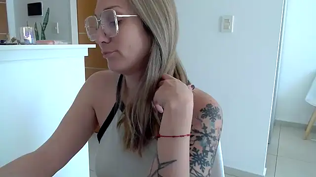 Snapshot of CabledHeredity chatting on November 2025 05:51:01 PM CabledHeredity online show from November 2025 05:51:01 PM