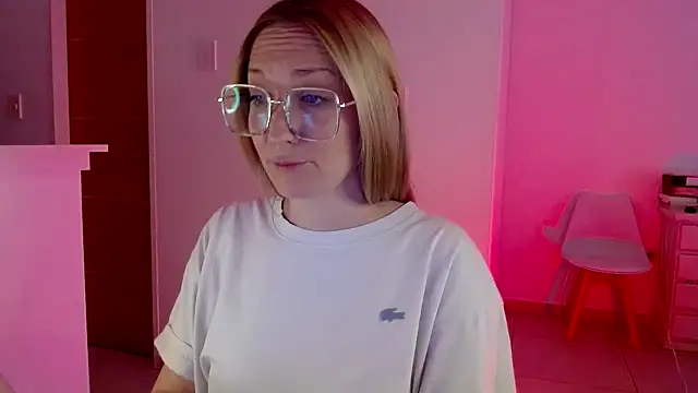 Snapshot of CabledHeredity chatting on October 2025 07:04:02 PM CabledHeredity online show from October 2025 07:04:02 PM