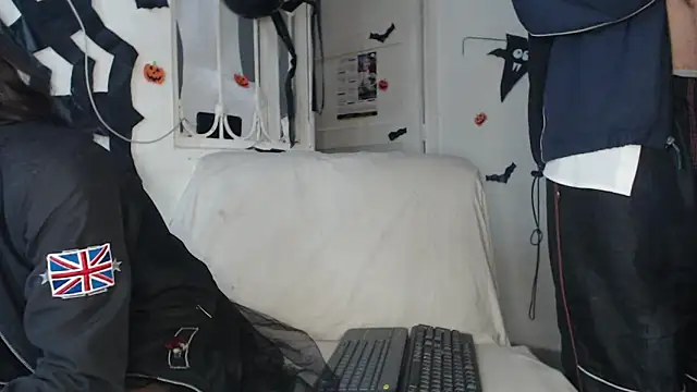 pervertsteens3 online show from October 2025 05:17:01 AM