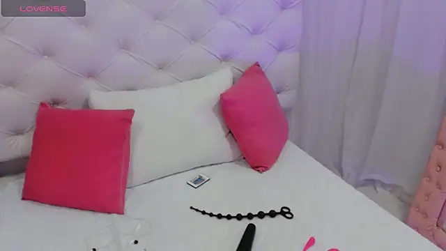 anchela-garcia1 online show from October 2025 02:35:02 PM