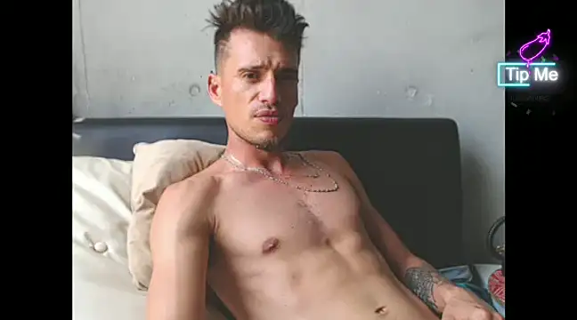 Snapshot of roystonee10 chatting on January 2025 04:41:01 PM roystonee10 online show from January 2025 04:41:01 PM