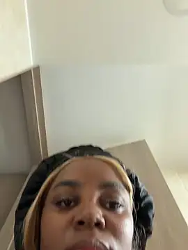 mia-brit online show from October 2025 06:19:02 PM