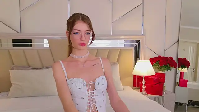 MeganMour online show from December 2025 05:07:01 PM