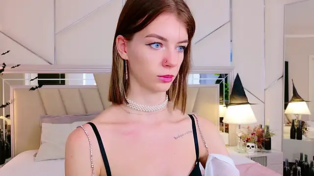 MeganMour online show from November 2025 05:07:02 PM