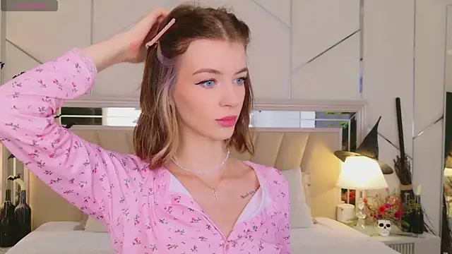 MeganMour online show from October 2025 05:01:01 PM