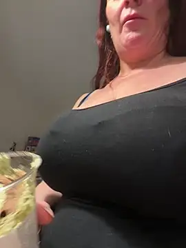 Engel mia online show from February 2026 10:04:02 PM