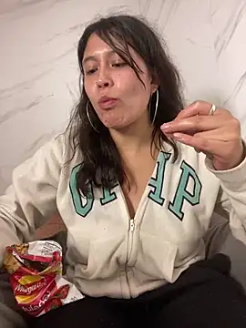 mariana 21x online show from March 2025 07:54:01 PM