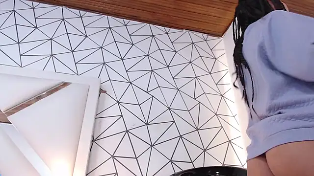 KYOO LENOXX online show from February 2025 12:39:01 PM