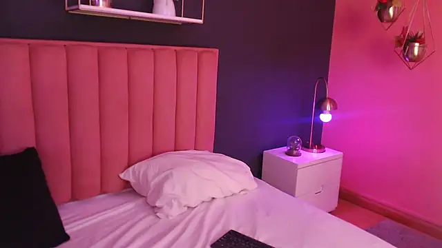 CrystalWoods94 online show from December 2025 01:45:01 PM