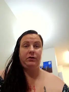 Snapshot of PeakabumPromo chatting on November 2025 09:37:02 PM PeakabumPromo online show from November 2025 09:37:02 PM