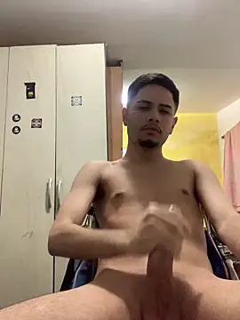 Snapshot of thguinho13 chatting on February 2025 08:24:01 PM thguinho13 online show from February 2025 08:24:01 PM