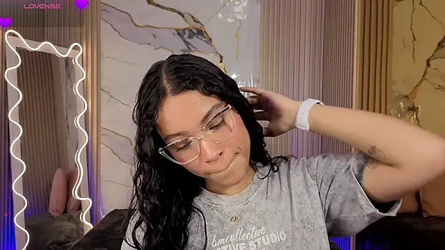 Snapshot of penelope_tay1 chatting on April 2026 03:19:01 AM penelope tay1 online show from April 2026 03:19:01 AM