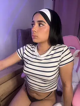 Emily-14 online show from November 2025 04:49:01 AM