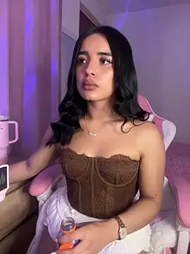 Emily-14 online show from December 2025 03:00:02 AM