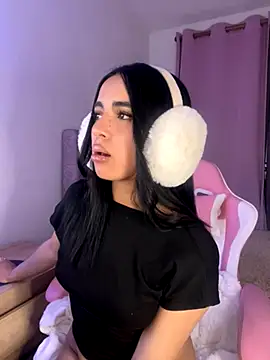 Emily-14 online show from November 2025 04:02:02 AM