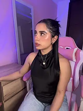 Emily-14 online show from May 2026 03:45:02 AM