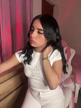 Emily-14 online show from December 2025 03:28:02 AM