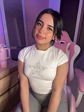 Emily-14 online show from May 2026 02:52:02 AM