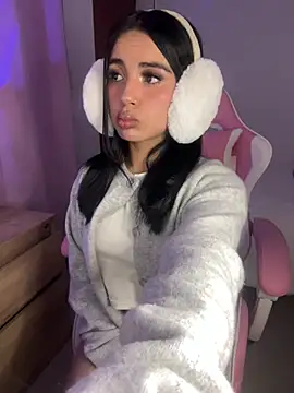 Emily-14 online show from January 2026 04:38:01 AM