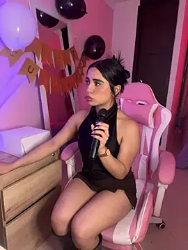 Emily-14 online show from May 2026 01:18:02 AM