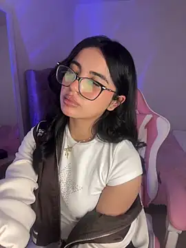 Emily-14 online show from April 2026 07:33:02 AM